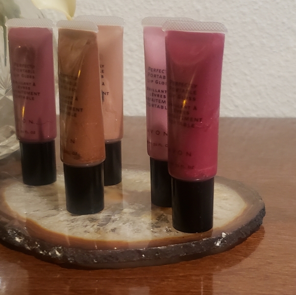 NEW, 5pcs+ 2 FREE LIP GLOSS. Avon Pefectly Portable Lip Gloss - Picture 2 of 2